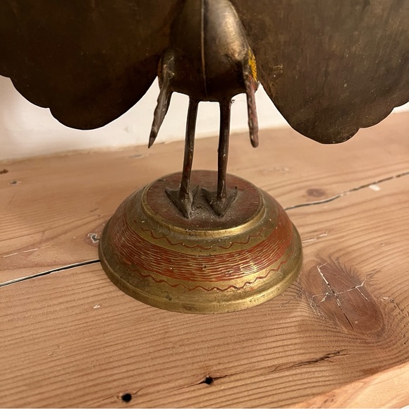 Early 20th Century Anglo-Indian Polychrome Etched Brass Peacock Figurine - Picture 6 of 8